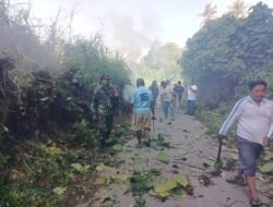 Babinsa Koramil 1310-01/Bitung Bersama Lurah dan Warga Paceda Gelar Karya Bakti Bersih Lingkungan, Dukung Gerakan Indonesia Asri