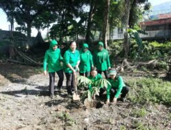 Sambut HUT ke-80, Persit Cabang LXII Kodim 1310/Bitung Gelar Aksi Gerakan Indonesia Asri dan Penanaman Pohon