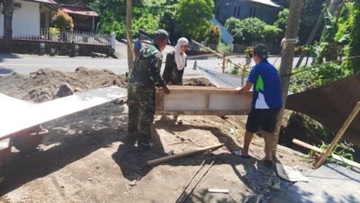 Pengecoran Foot Plat Jembatan Perintis Garuda di Airmadidi Bawah Dikebut Bersama Babinsa dan Warga