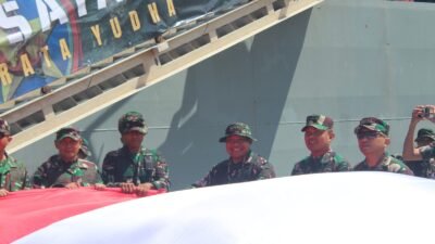 Dandim 1310/Bitung sebagai Danup Pada Upacara Pemberangkatan Karya Bakti Skala Besar Kodam XIII/Merdeka TA 2026 ke Kepulauan Talaud dan Sangihe