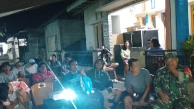 Nobar Semi Final Piala Dunia, Koramil 1310-06/Airmadidi Ciptakan Keakraban TNI dan Warga