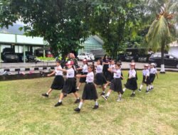 Jelang Lomba Gerak Jalan HUT ke-81 Kemerdekaan RI Tahun 2026, Personel Kodim 1310/Bitung Latih PBB Siswa SD GMIM I Madidir