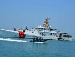 Latihan Pengenalan Alat Penyelamatan Kapal Perkuat Kemampuan TNI dan Unsur Maritim AS