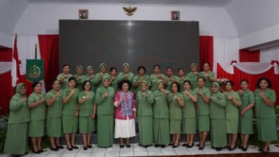 Tingkatkan Kesadaran dan Deteksi Dini Terhadap Kanker Payudara, Ketua Persit KCK Cabang LXII Kodim 1310/Bitung Ny. Meryah Dewa Made bersama Pengurus, Menghadiri Sosialisasi “SADARI”
